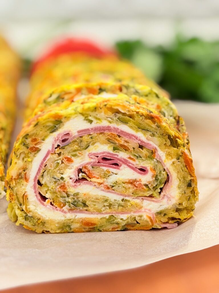 Ruladă de dovlecei cu șuncă și cremă de brânză