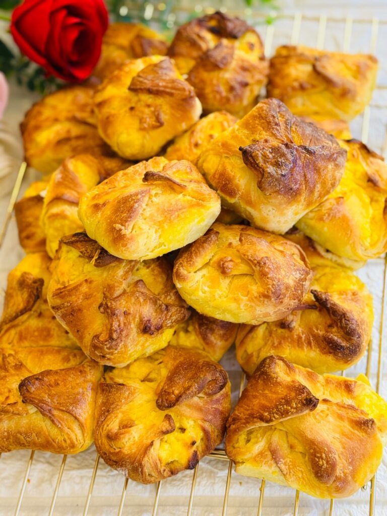 Brânzoaice în foietaj de casă – Poale în brâu
