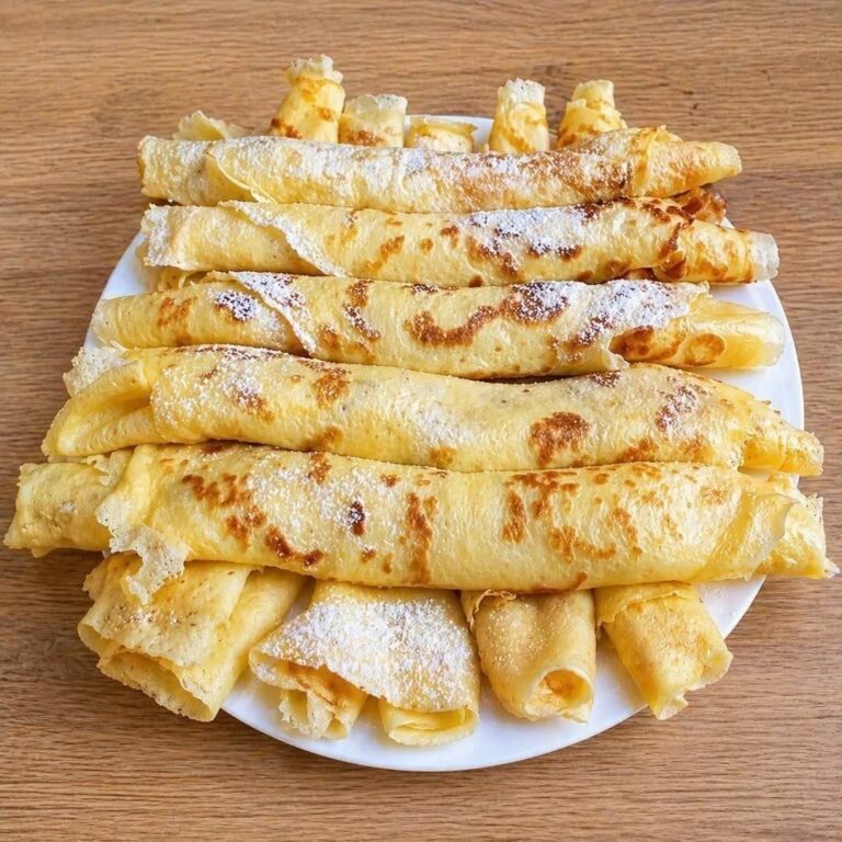 UN TRUC de care nu știam până acum: Aluatul de clătite rămâne EXTRA moale și pufos mult timp dacă adaugi ACEST ingredient!
