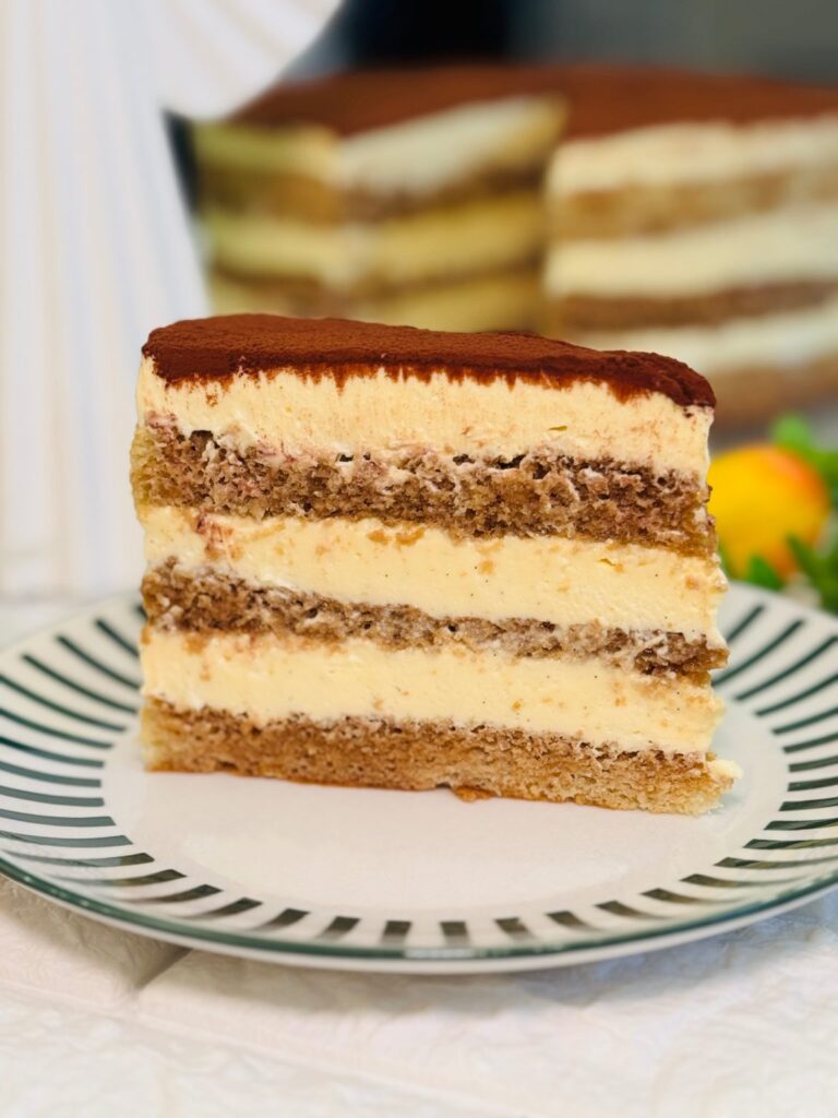 Tort Tiramisu cu cremă de mascarpone cu vanilie