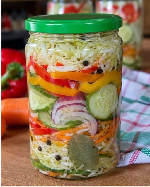 Salată de legume asortate pentru iarnă