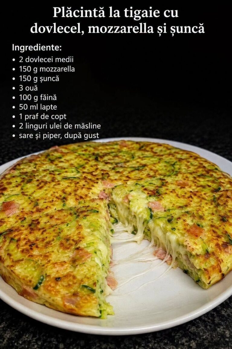 Plăcintă la tigaie cu dovlecel, mozzarella și șuncă