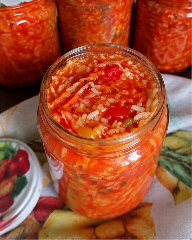 Salată de legume cu orez pentru iarnă, la borcan 