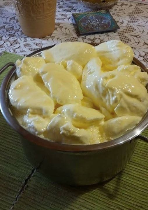 Lapte de pasăre – Reţeta care ne aminteşte de bucuria dulce a copilăriei