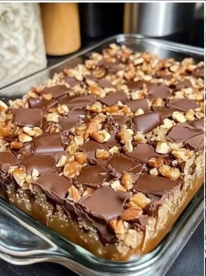 Batoane crocante cu ciocolată și caramel
