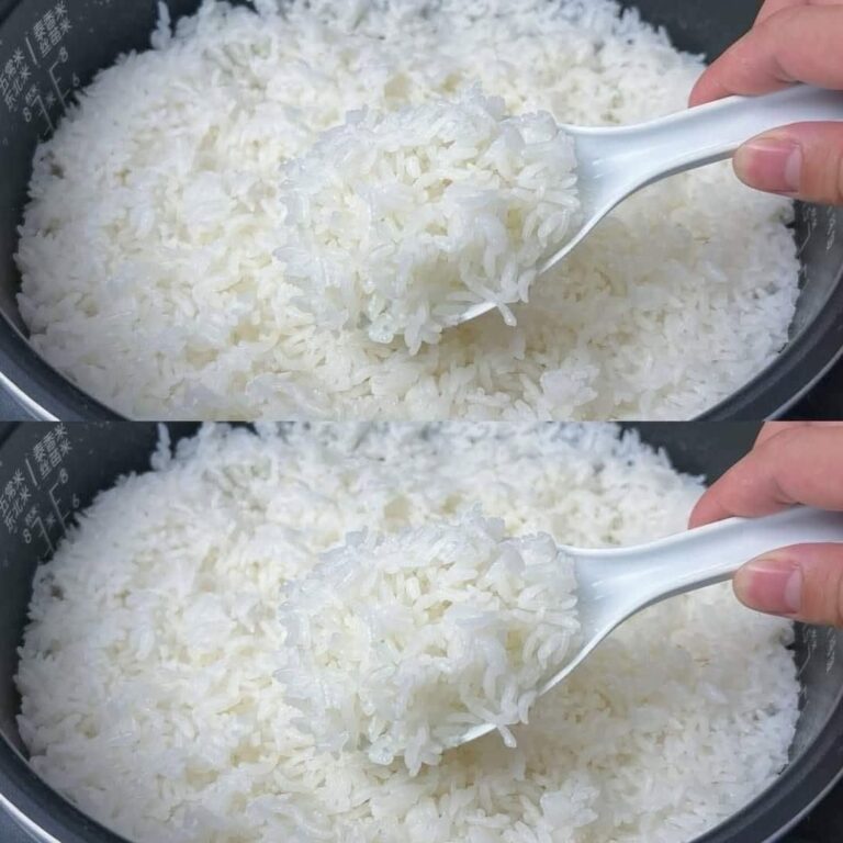 Torn apă clocotită peste orez! Am învățat asta într-un restaurant. Este cel mai delicios orez pe care l-am mâncat vreodată.
