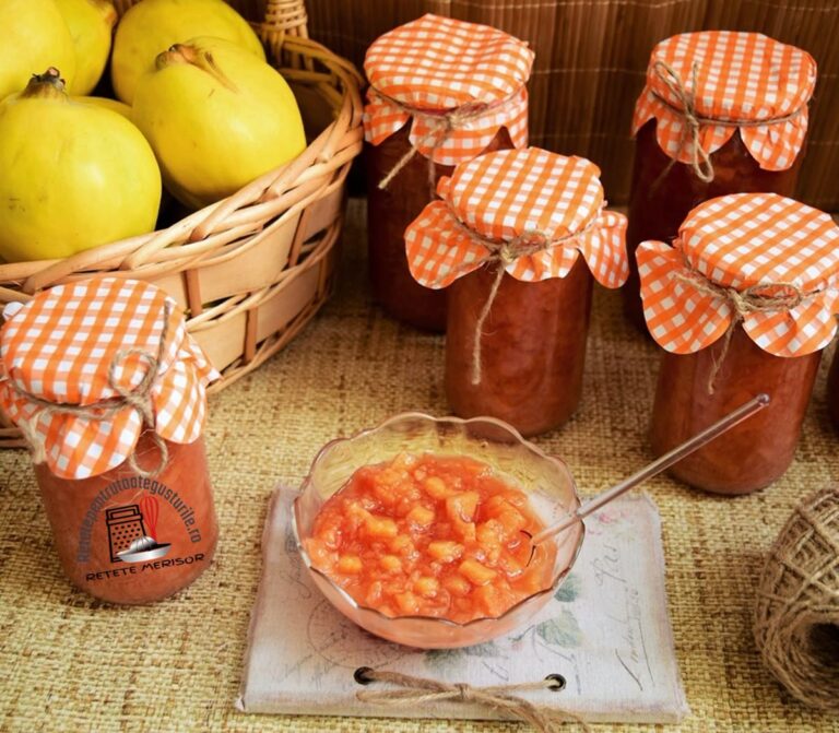 Pot să vă spun că a ieșit minunată această dulceață de gutui cu pere verzi. Aroma gutuilor s-a combinat perfect cu aroma perelor.