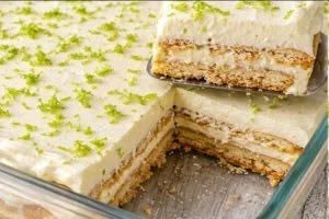 Tort de lime fără coacere: desertul rece care nu dă niciodată greș