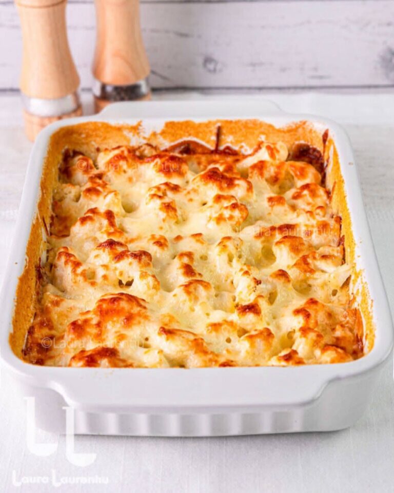 Conopidă gratinată la cuptor cu crustă cremoasă și aurie! Pentru a citi continuarea și rețeta completă, accesează linkul de mai jos.